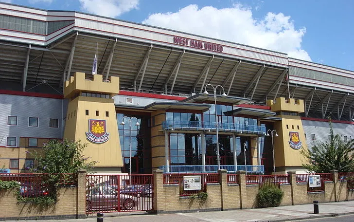 Cảnh quan bên ngoài sân vận động Boleyn Ground, Upton Park