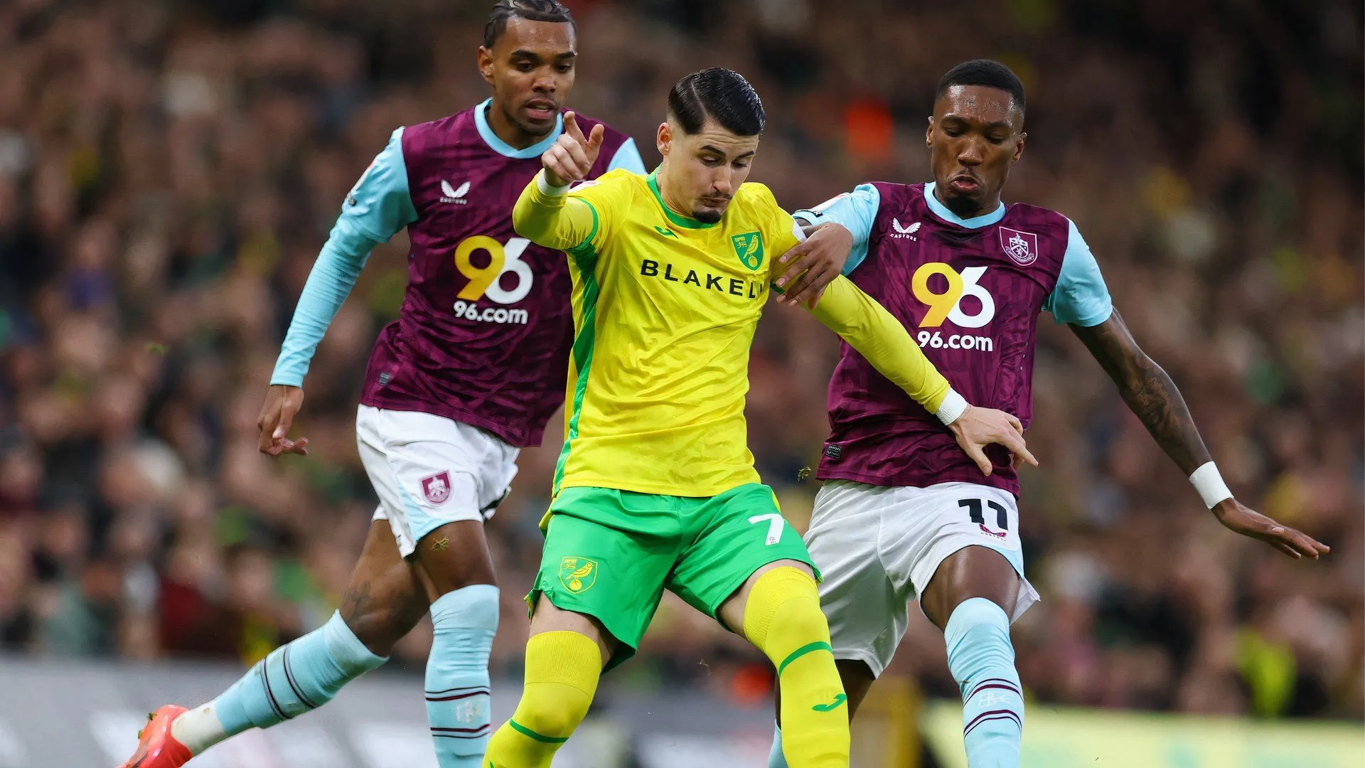 Cầu thủ Borja Sainz trong màu áo Norwich City thi đấu ở giải Championship