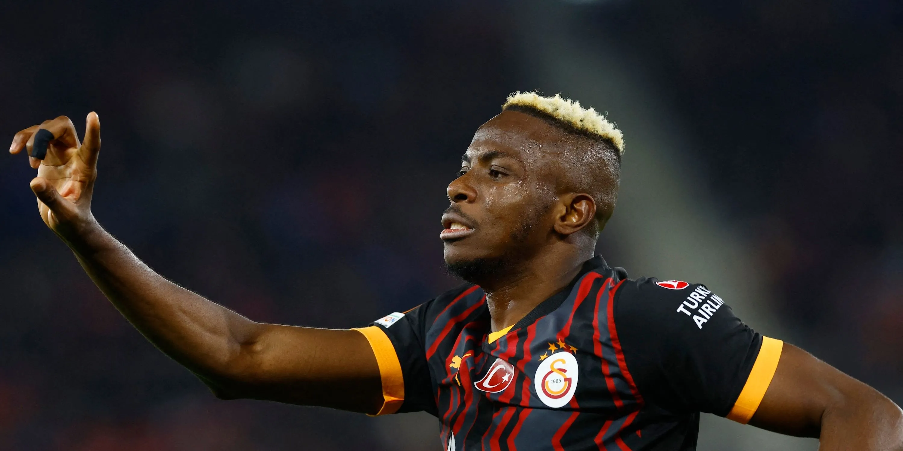 Cầu thủ Victor Osimhen của Galatasaray ăn mừng bàn thắng sau đó bị từ chối