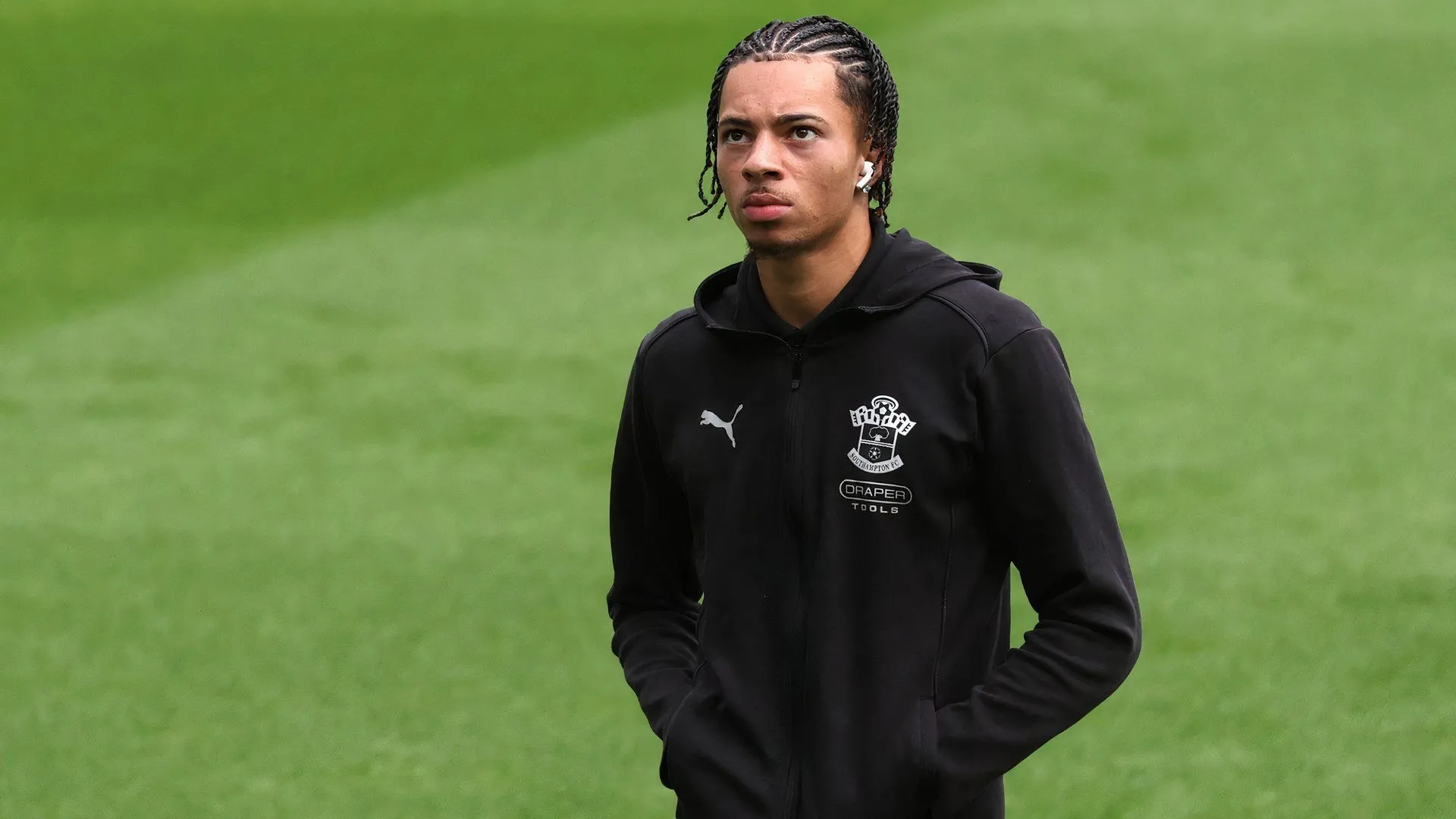 Chân dung tiền vệ trẻ Samuel Edozie của Southampton