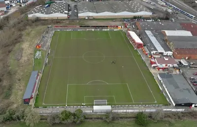 Cổng chính Spencer Stadium, sân nhà của Banbury United