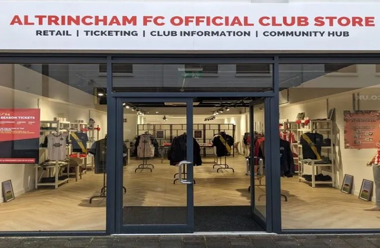 Cửa hàng đồ lưu niệm của Altrincham FC tại J Davidson Stadium