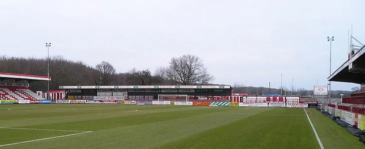 Góc nhìn cận cảnh sân vận động Broadhall Way của Stevenage
