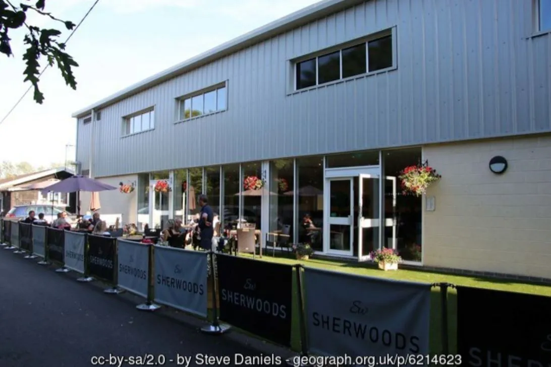 Góc nhìn khán đài Clubhouse End tại sân Silverlake, nơi tập trung cổ động viên sôi nổi của Eastleigh