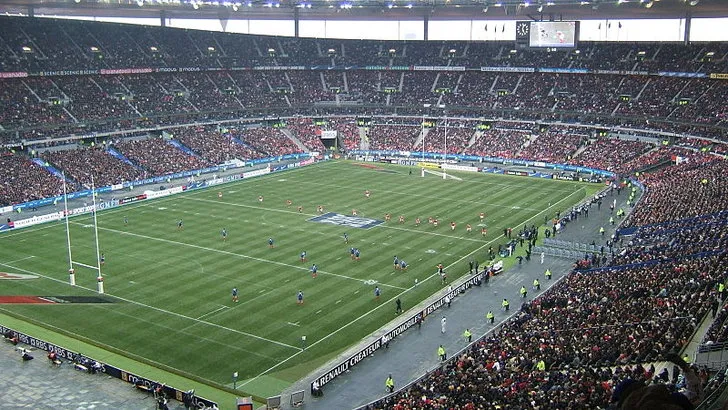 Góc nhìn khán giả tại Stade de France trong một trận đấu