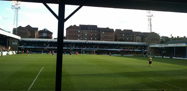 Góc nhìn toàn cảnh từ khán đài sân Roots Hall