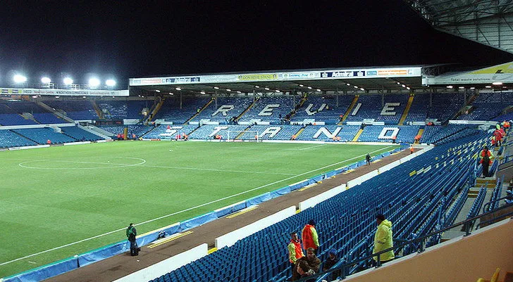Góc nhìn từ khán đài bên trong sân Elland Road