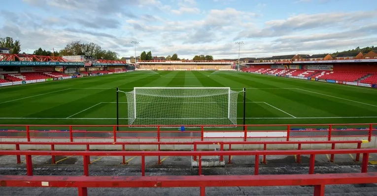 Góc nhìn từ khán đài sân Crown Ground Accrington Stanley vào ngày thường
