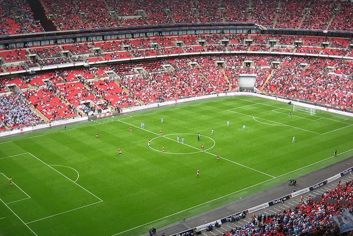 Góc nhìn từ khán đài xuống sân Wembley