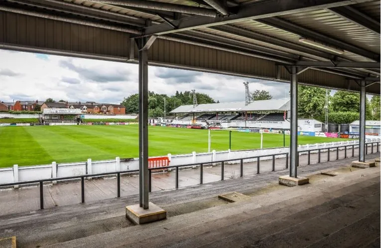 Góc nhìn từ khu vực khán đài đứng của sân Victory Park Chorley FC