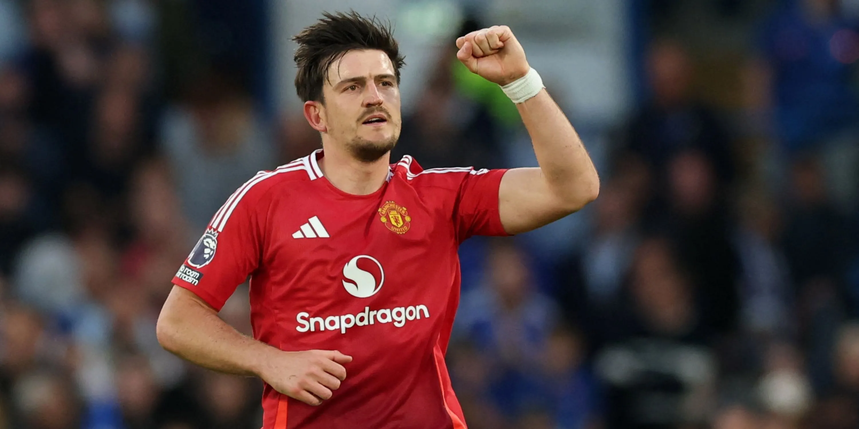 Harry Maguire trong màu áo Manchester United thi đấu
