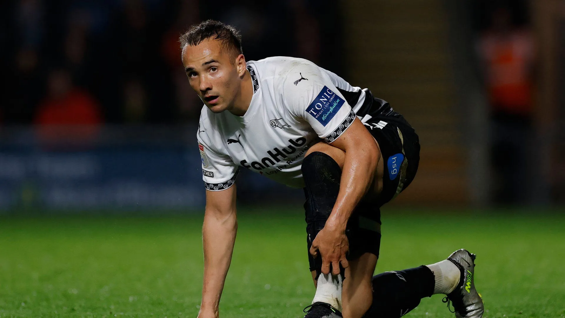 Hậu vệ cánh Kane Wilson trong trận đấu của Derby County