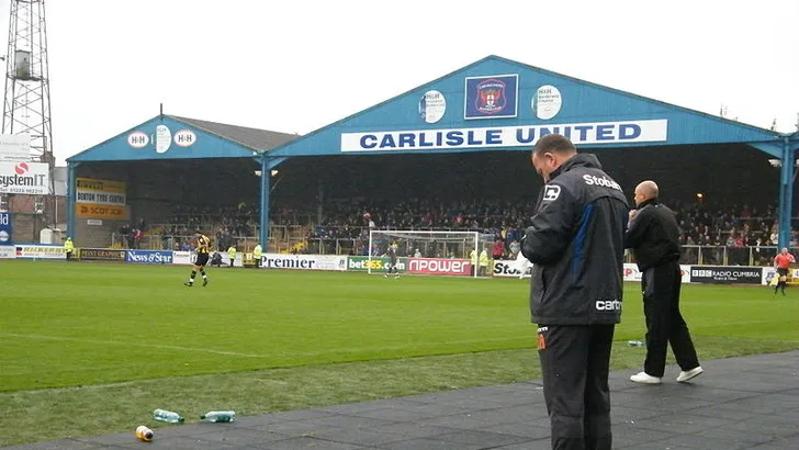 Hình ảnh huấn luyện viên tại sân Brunton Park