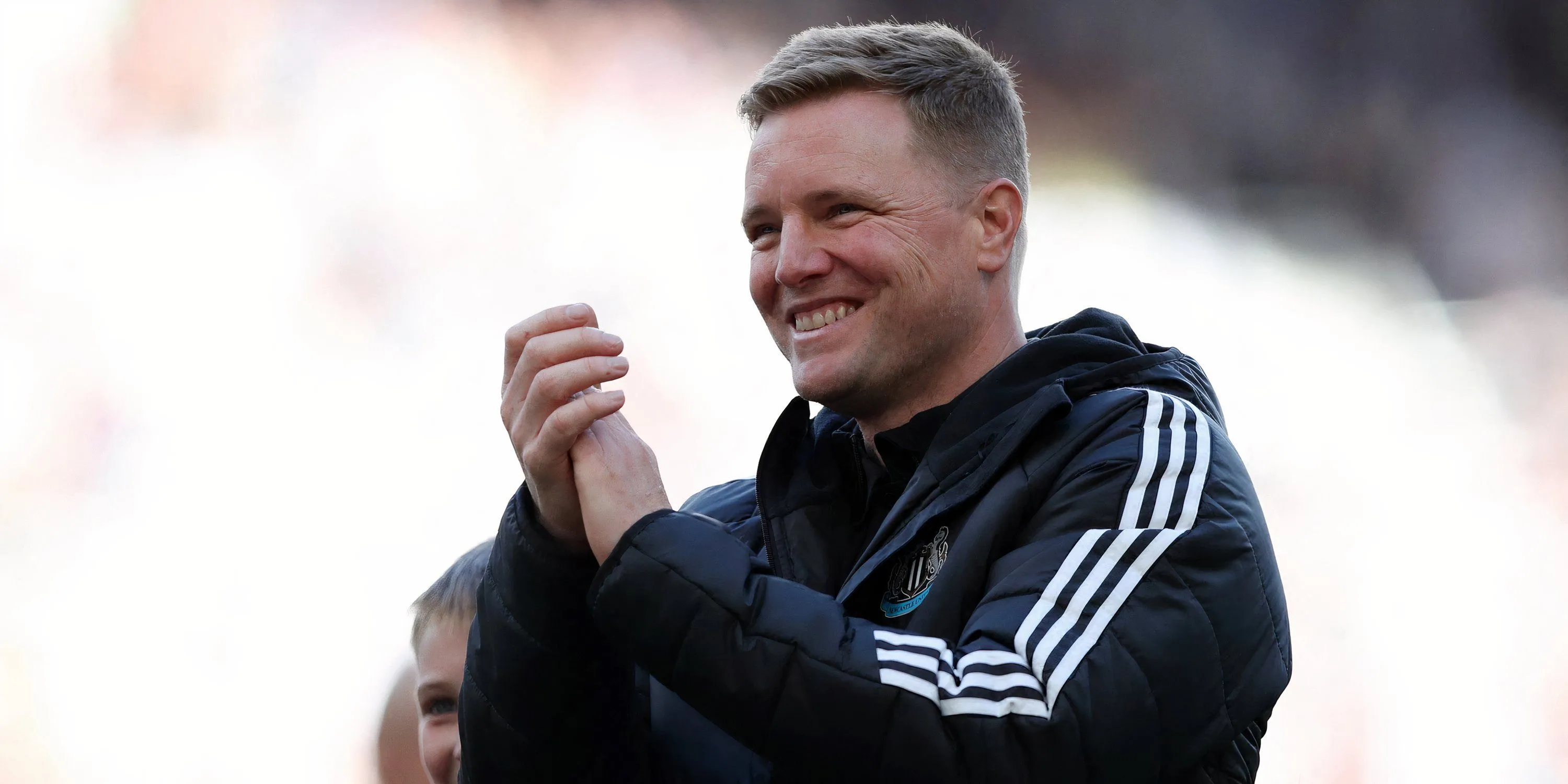 HLV Eddie Howe đau đầu tìm kiếm phương án cho hàng thủ Newcastle