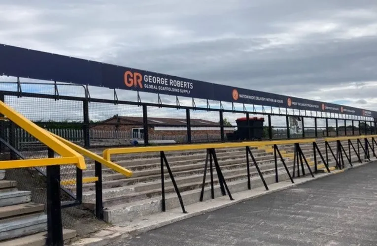 Khán đài Blowick End dành cho cổ động viên đội khách tại Haig Avenue