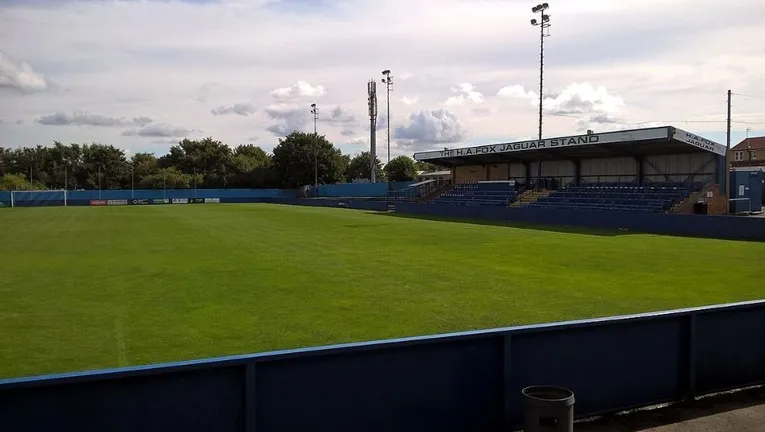 Khán đài chính Main Stand tại sân The Citadel của Farsley Celtic
