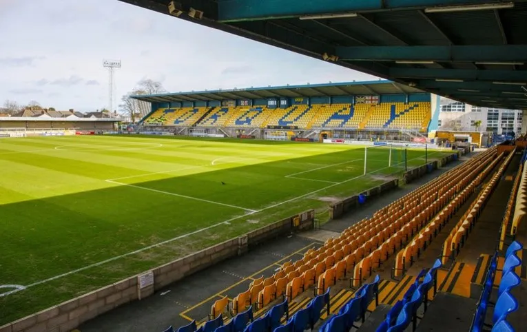 Khán đài chính Plainmoor Stadium, nơi tập trung nhiều cổ động viên Torquay United