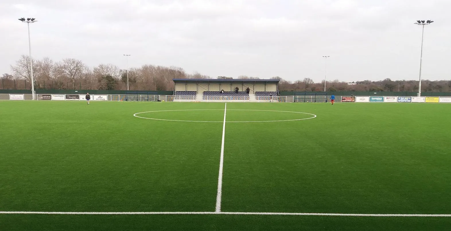 Khán đài có ghế ngồi thứ hai tại Parkside Stadium, sân Aveley FC