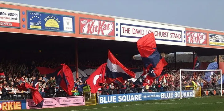 Khán đài David Longhurst Stand tại Bootham Crescent, nơi cổ động viên York City cuồng nhiệt