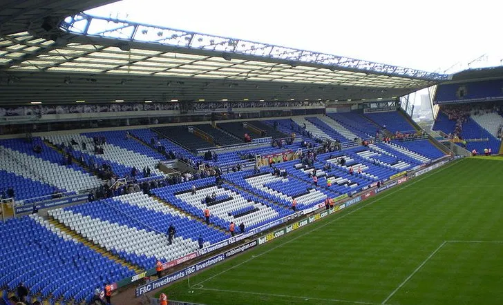 Khán đài Main Stand tại St. Andrew's, nơi tập trung các khu vực VIP và truyền thông