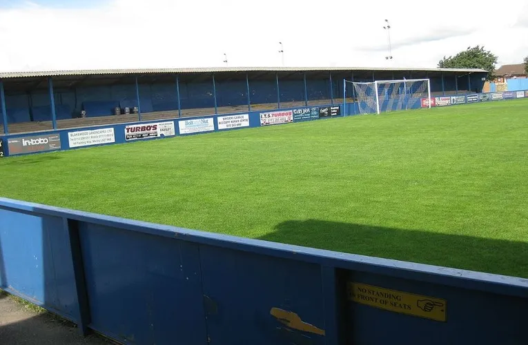 Khán đài The Shed phía Tây tại sân The Citadel, khu vực cổ vũ cuồng nhiệt của Farsley Celtic