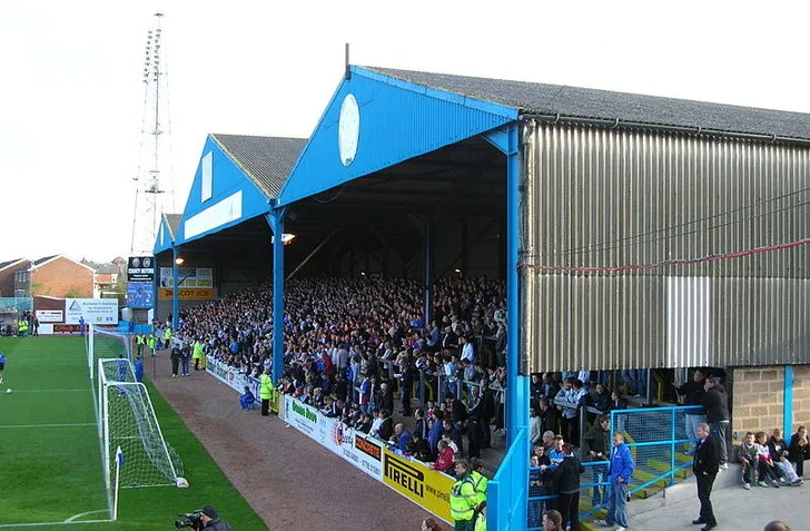 Khán đài Warwick Road End sân Brunton Park