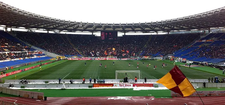 Khán giả trên khán đài trong một trận đấu tại Stadio Olimpico