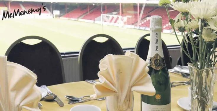 Không gian dịch vụ khách sạn VIP tại sân Blundell Park, McMenemy’s Suite, sẵn sàng phục vụ các sự kiện đặc biệt.