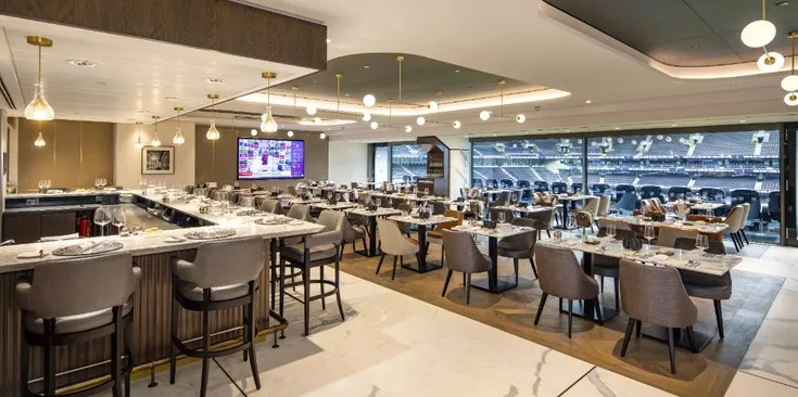 Không gian phòng chờ hạng sang (Hospitality Lounge) tại Tottenham Hotspur Stadium