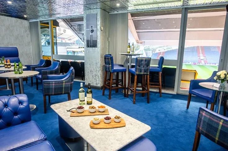 Không gian phòng chờ VIP tại John Smith's Stadium, khu vực khách sạn cao cấp