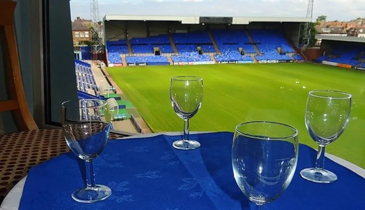Không gian phòng VIP và khu vực hiếu khách tại sân Prenton Park, Tranmere Rovers