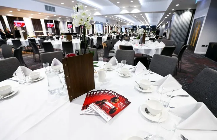 Không gian sảnh tiếp đón khách VIP tại sân Ashton Gate, thể hiện dịch vụ cao cấp
