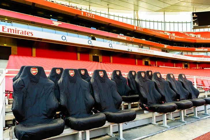 Khu vực cabin huấn luyện viên đội chủ nhà Arsenal