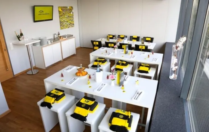 Khu vực dịch vụ hiếu khách (hospitality) sang trọng tại sân Signal Iduna Park.