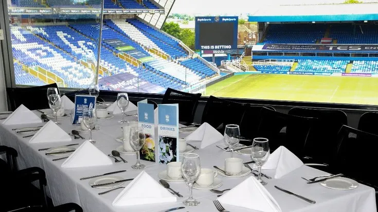 Khu vực dịch vụ hiếu khách sang trọng tại sân St. Andrew's của Birmingham City