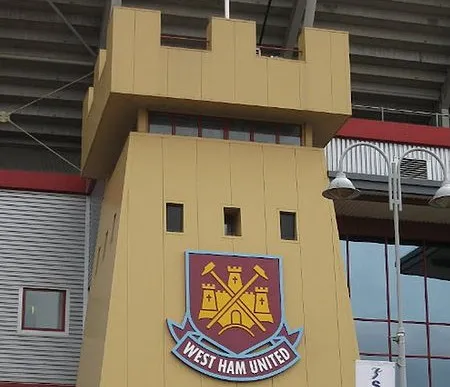 Khu vực dịch vụ hiếu khách VIP sang trọng bên trong sân Boleyn Ground