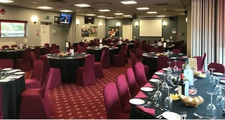 Khu vực dịch vụ hospitality sang trọng tại sân Broadfield