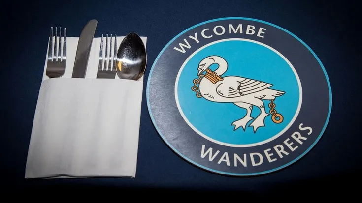 Khu vực dịch vụ khách sạn VIP tại sân Adams Park của Wycombe Wanderers