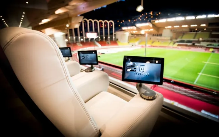 Khu vực dịch vụ khách VIP và hospitality sang trọng tại sân Stade Louis II