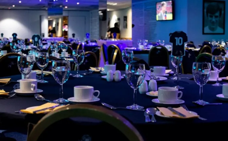 Khu vực hospitality tại sân The Den