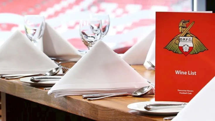 Khu vực khách sạn VIP tại Eco-Power Stadium, cung cấp trải nghiệm cao cấp cho người hâm mộ Doncaster Rovers