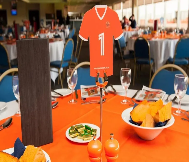 Khu vực tiếp đón khách VIP tại sân vận động Bloomfield Road, cung cấp dịch vụ hospitality cao cấp