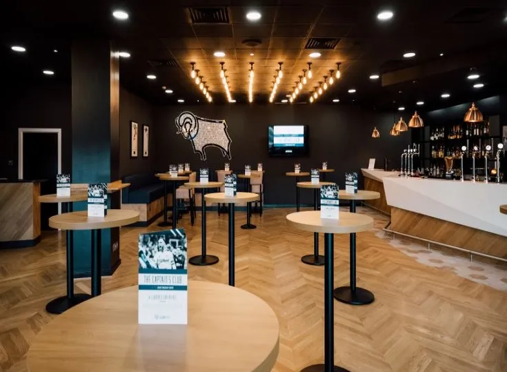 Khu vực tiếp đón VIP và dịch vụ khách sạn sang trọng tại sân Pride Park