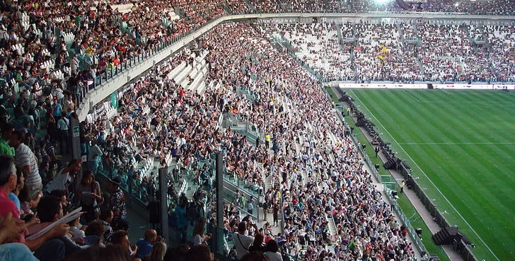 Khung cảnh khán đài phía Đông sân Juventus Stadium