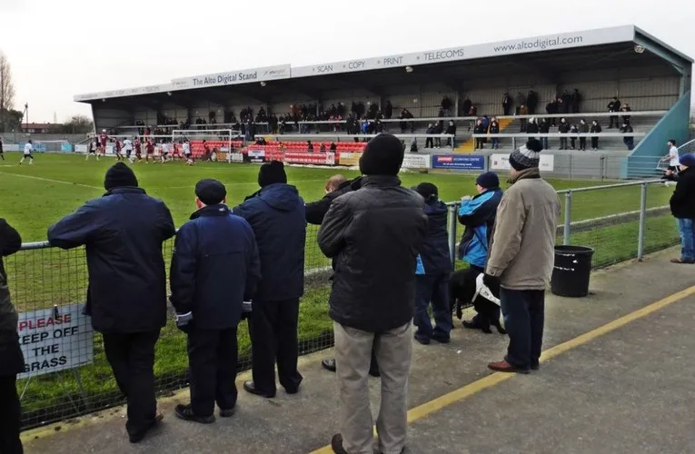 Khung cảnh sân Optima Stadium (Woodspring) trong ngày diễn ra trận đấu