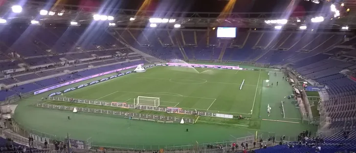 Khung cảnh sân vận động Olimpico khi không có khán giả, nhìn từ trên cao