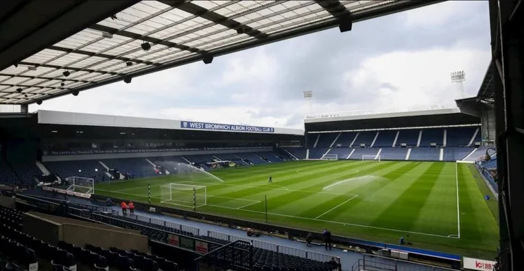 Khung cảnh từ khán đài bên trong sân The Hawthorns của West Brom, nhìn ra sân cỏ