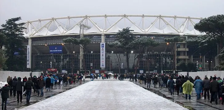 Lối đi bộ dẫn vào khuôn viên sân vận động Stadio Olimpico