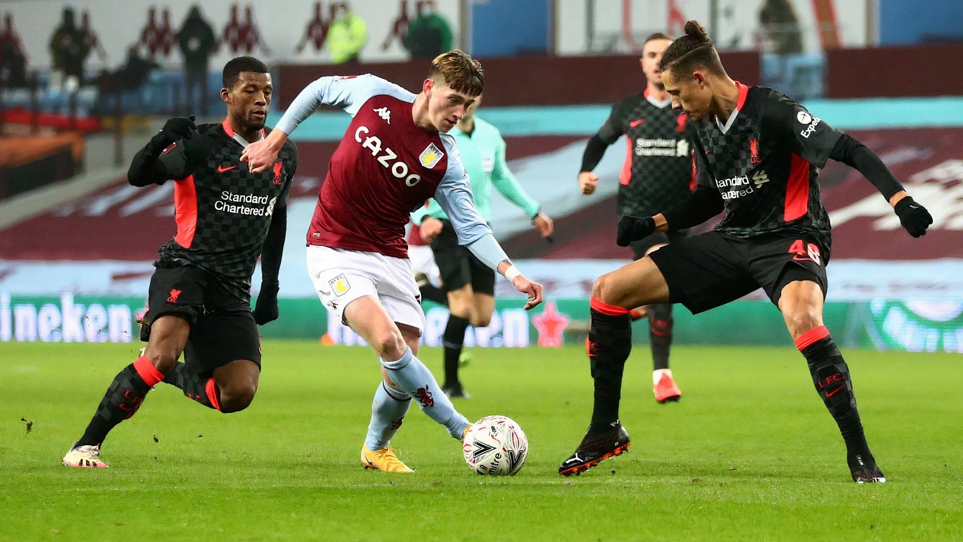 Louie Barry, cầu thủ chạy cánh triển vọng của Aston Villa