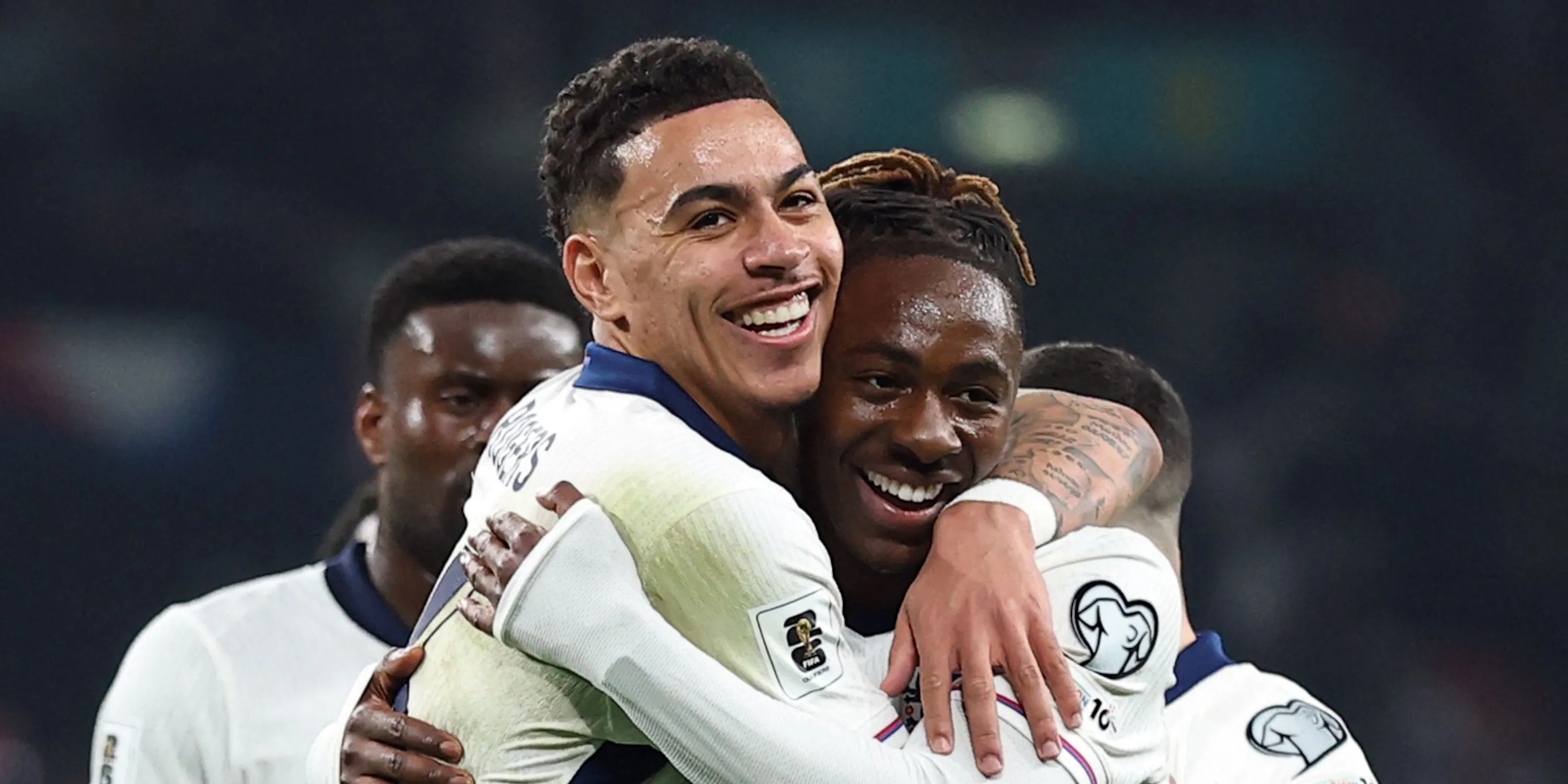 Morgan Rogers (phải) cùng Eberechi Eze, tiềm năng mới của Chelsea được ví như Wirtz